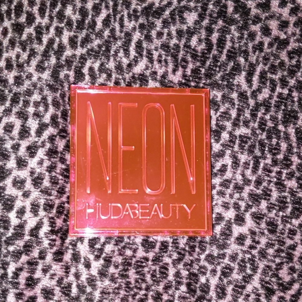 Neon Huda beauty